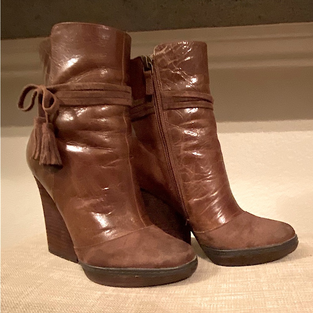 HINGE wedge heeled boots-size 6.5